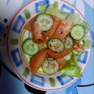 ゆかり風味☆レタスときゅうりとトマトのサラダ